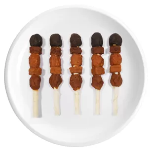 Brocheta de cuero de res (pollo, pato, carne de res, calabaza, camote)